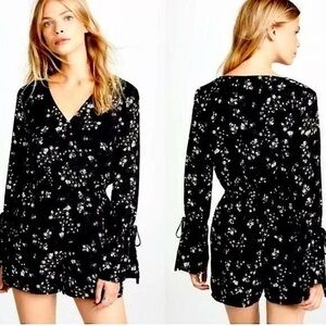 Cupcakes & Cashmere Black Floral Romper bell sleeves with pockets Whimsigoth L